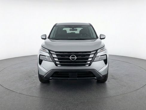 Used 2025 Nissan Rogue SV image 2