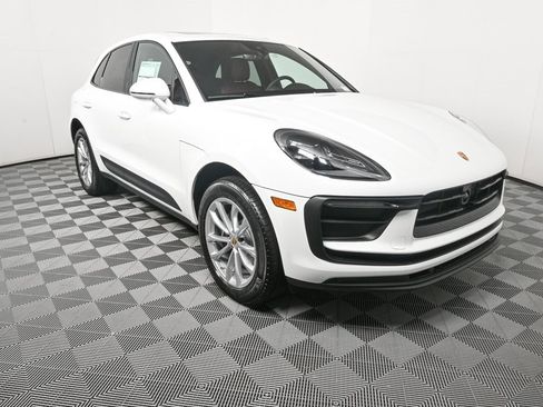 Certified 2025 Porsche Macan image 26