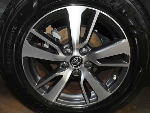 Used 2018 Toyota RAV4 XLE image 67