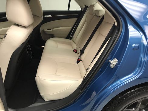 Used 2023 Chrysler 300 Touring L w/ Safetytec Plus Group image 13