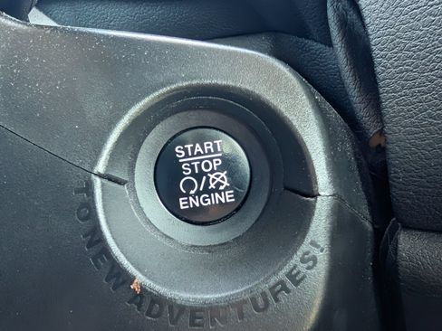 Used 2017 Jeep Renegade Limited AWD/4WD image 20