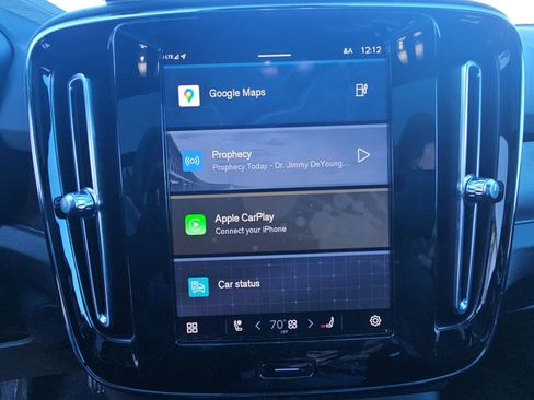 Used 2023 Volvo XC40 Recharge Ultimate image 16