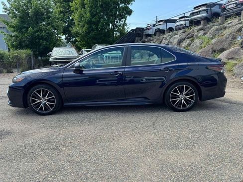 Used 2021 Toyota Camry SE AWD/4WD image 2