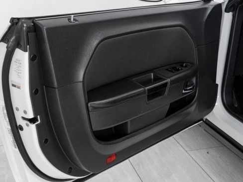 Used 2013 Dodge Challenger SXT image 32