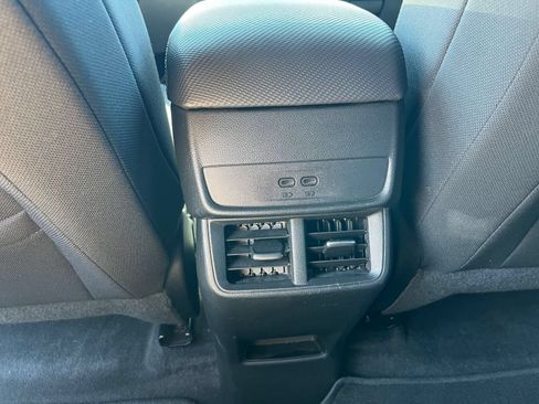 Used 2025 Chevrolet Equinox LT FWD image 18