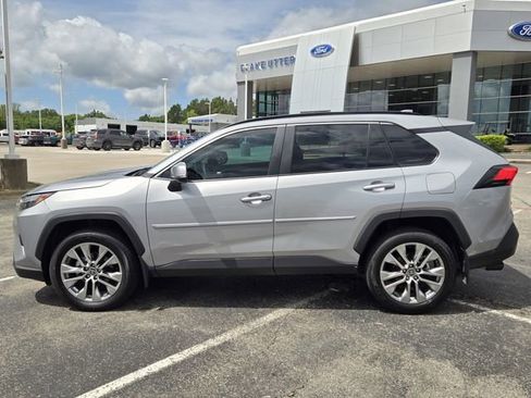 Used 2025 Toyota RAV4 XLE Premium FWD image 4