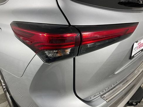 Used 2021 Toyota Highlander Platinum AWD/4WD image 18