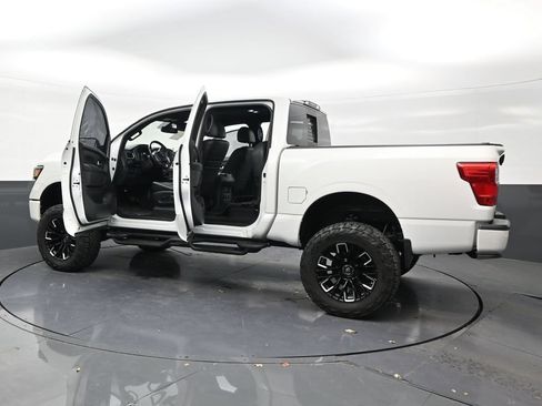 Used 2019 Nissan Titan SL w/ Midnight Edition AWD/4WD image 32