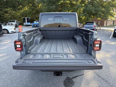 New 2026 Jeep Gladiator Sport AWD/4WD image 17