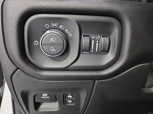 Used 2023 RAM 1500 Laramie image 30