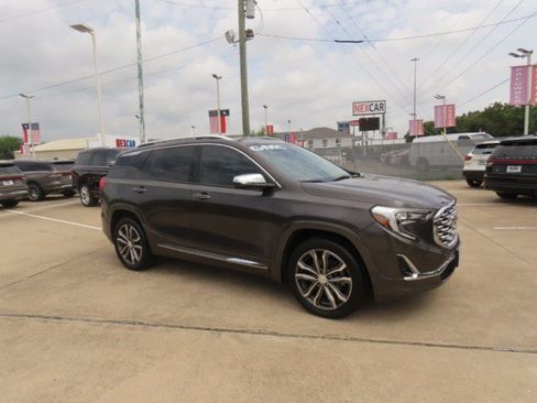 Used 2019 GMC Terrain Denali w/ Advanced Safety Package FWD image 6