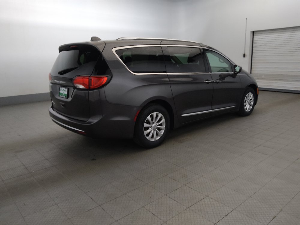 Used 2018 Chrysler Pacifica Touring-L FWD image 10