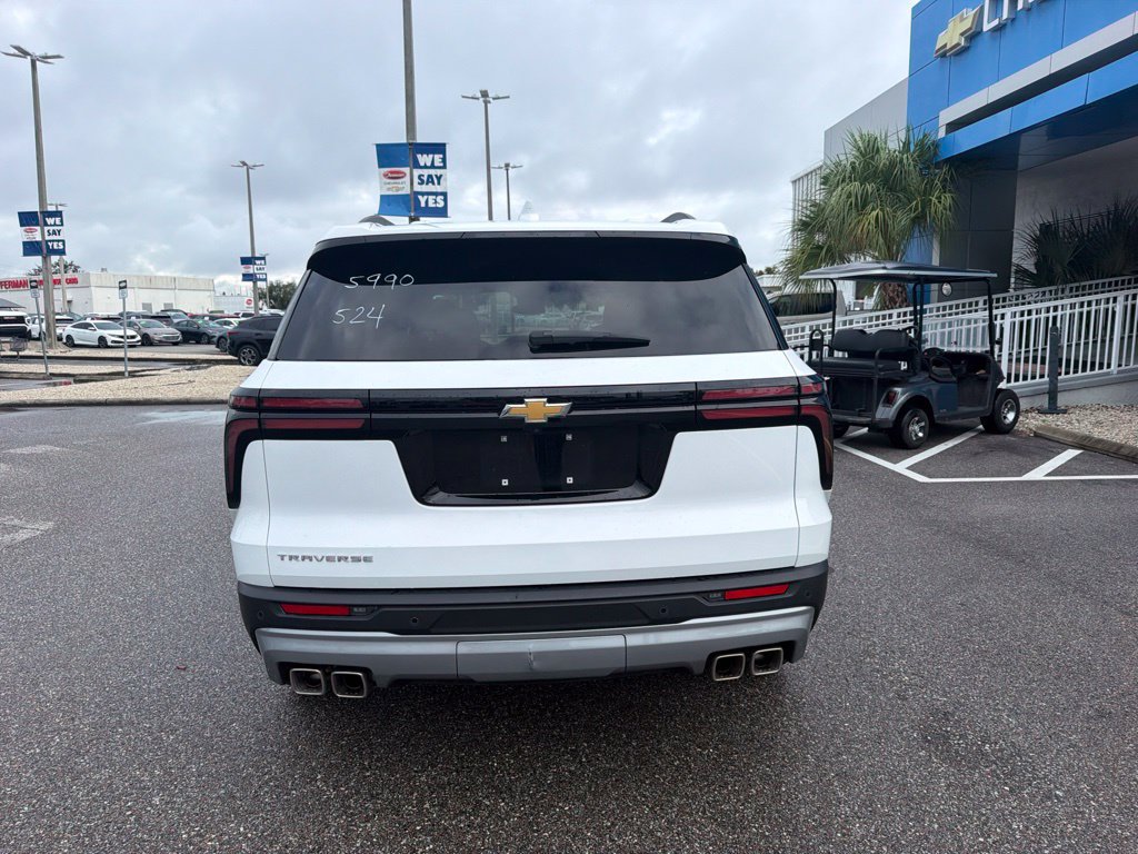 Used 2026 Chevrolet Traverse LT FWD image 6