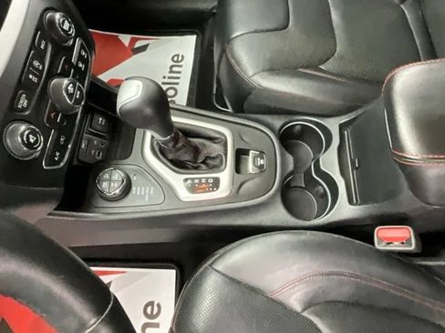 Used 2017 Jeep Cherokee Trailhawk AWD/4WD image 20