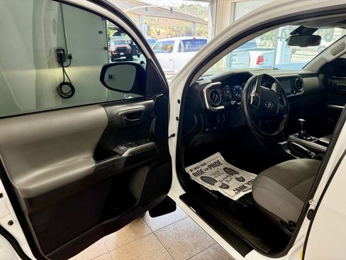 Used 2019 Toyota Tacoma SR5 RWD image 12