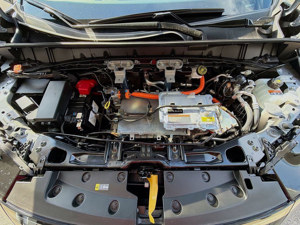 New 2026 Nissan Leaf Platinum+ w/ Cargo Package (Platinum+) FWD image 34