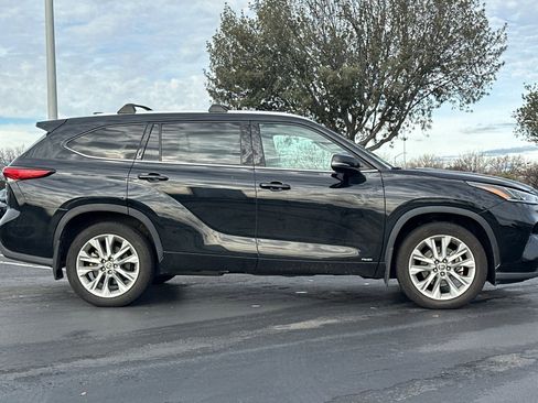 Used 2022 Toyota Highlander Limited image 3