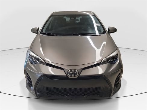 Used 2017 Toyota Corolla SE image 2