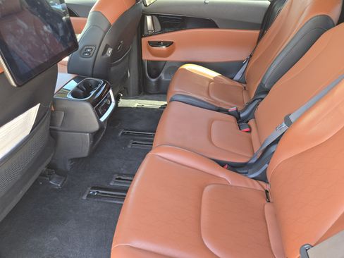 Used 2024 Kia Carnival SX FWD image 10