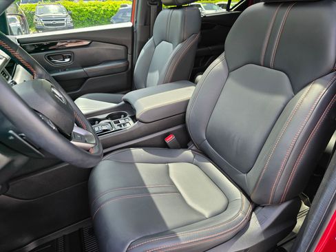 Used 2025 Honda Pilot TrailSport image 24