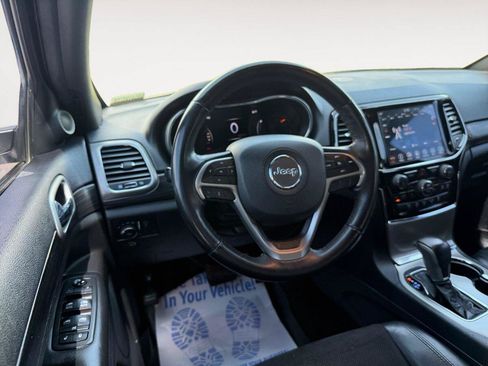 Used 2019 Jeep Grand Cherokee Altitude AWD/4WD image 12