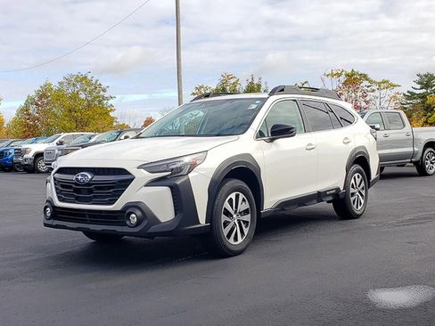 Used 2024 Subaru Outback Premium image 3