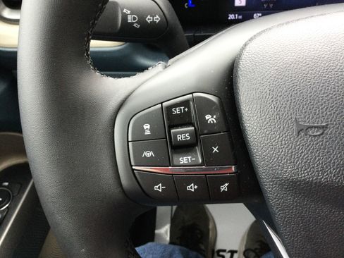 New 2025 Ford Maverick Lariat w/ 4K Tow Package image 16