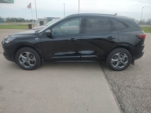 Used 2024 Ford Escape ST-Line w/ Tech Pack #1 AWD/4WD image 2