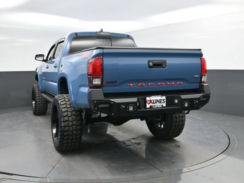 Used 2019 Toyota Tacoma TRD Sport AWD/4WD image 6