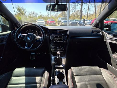 Used 2016 Volkswagen Golf S image 17