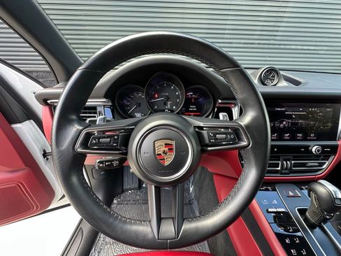 Certified 2024 Porsche Macan AWD/4WD image 20