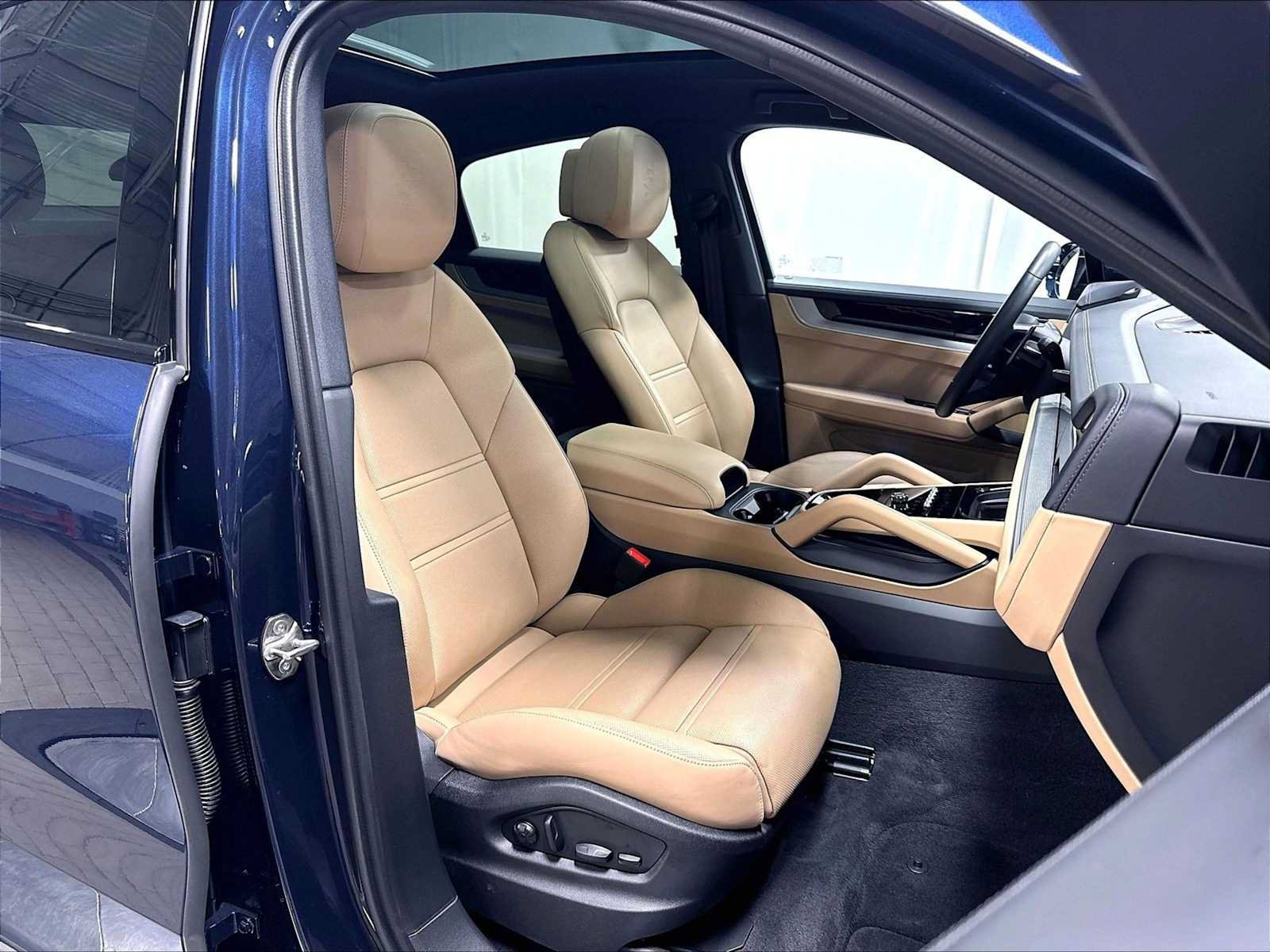 Used 2026 Porsche Cayenne Coupe AWD/4WD image 30