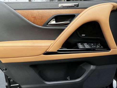 Used 2025 Lexus LX 600 4WD w/ Luxury Package image 13