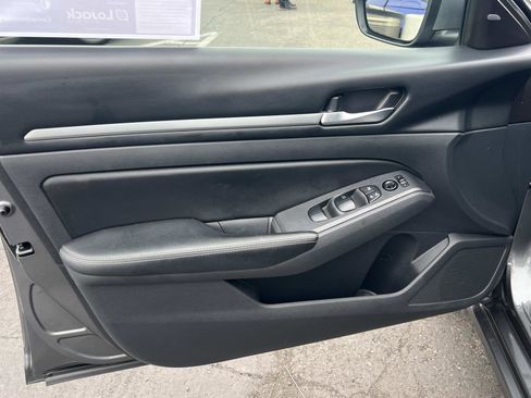 Used 2022 Nissan Altima 2.5 SV FWD image 6