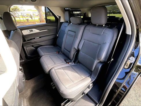 Used 2025 Ford Explorer Active RWD image 28