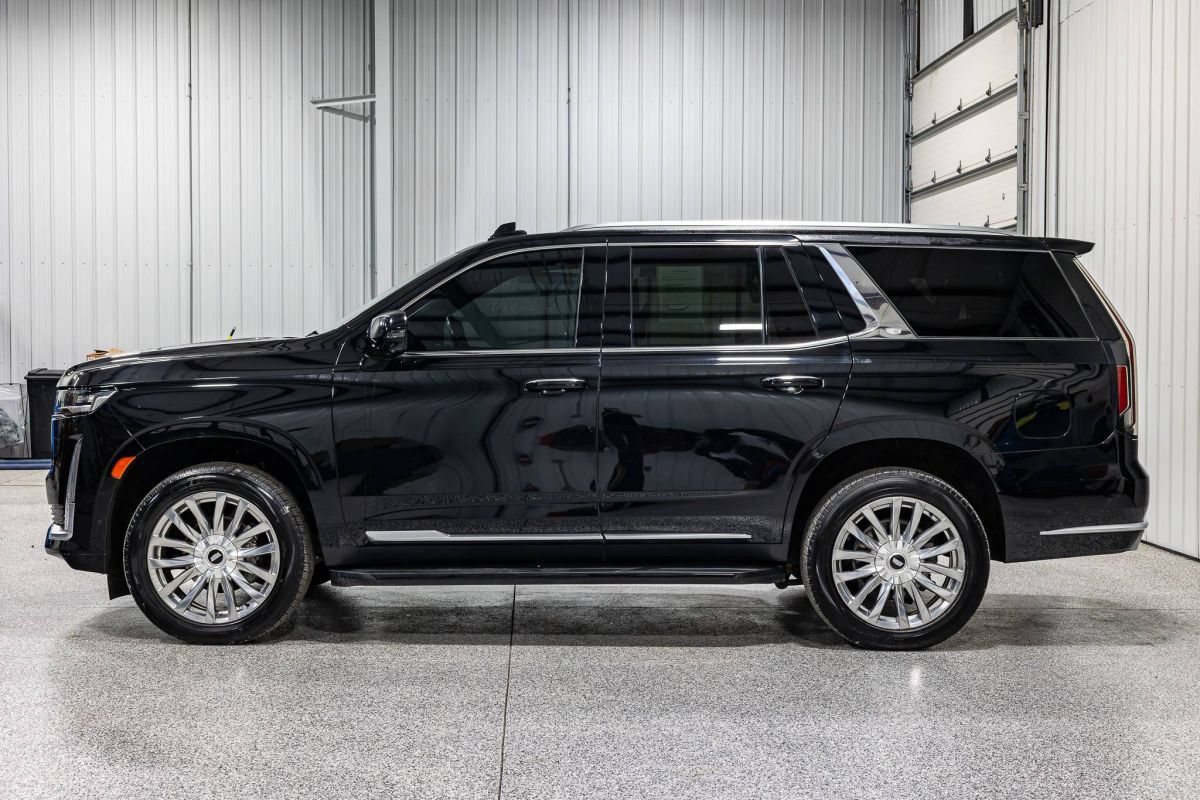 Used 2023 Cadillac Escalade Premium Luxury AWD/4WD image 2