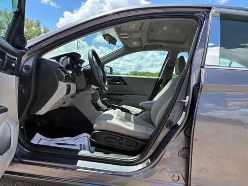 Used 2016 Honda Accord EX image 11