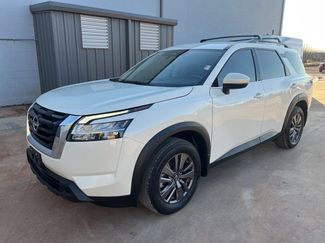 Used 2022 Nissan Pathfinder SV video 1