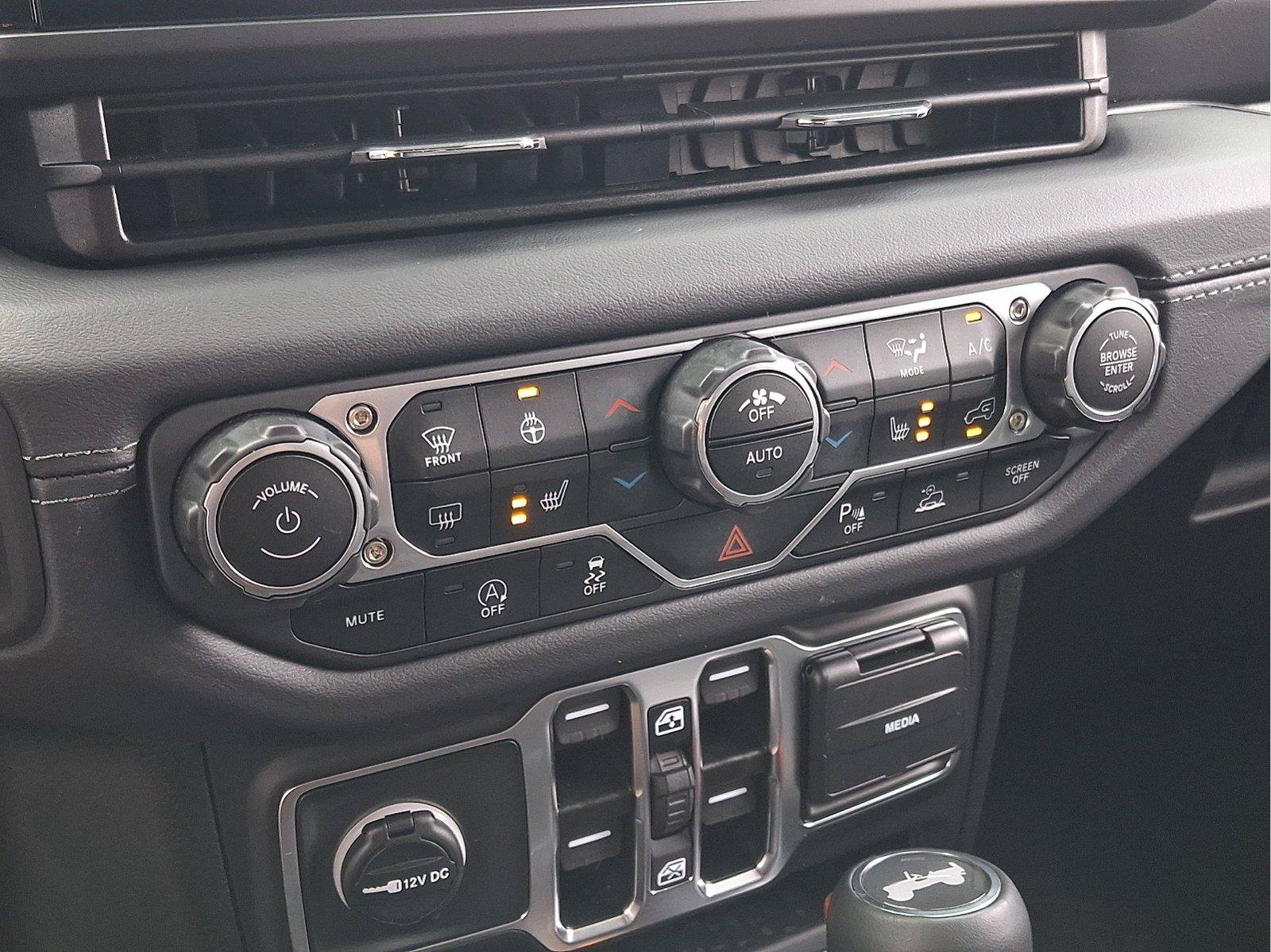 Used 2025 Jeep Wrangler Unlimited Sahara AWD/4WD image 14