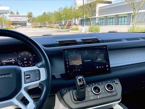 Certified 2025 Land Rover Defender 110 X-Dynamic SE AWD/4WD image 6