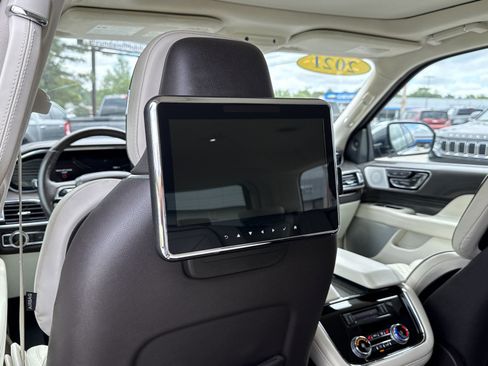 Used 2021 Lincoln Navigator Black Label w/ Cargo Convenience Package AWD/4WD image 15
