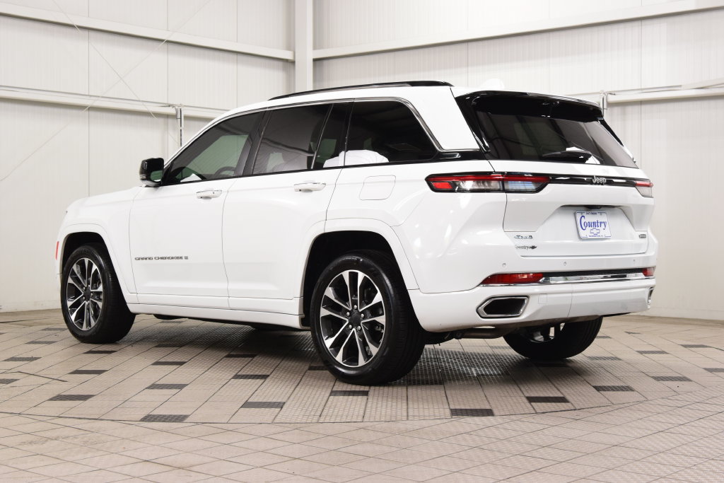 Used 2022 Jeep Grand Cherokee Overland w/ Luxury Tech Group IV AWD/4WD image 6