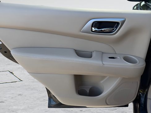 Used 2015 Nissan Pathfinder Platinum w/ Cargo Package FWD image 23