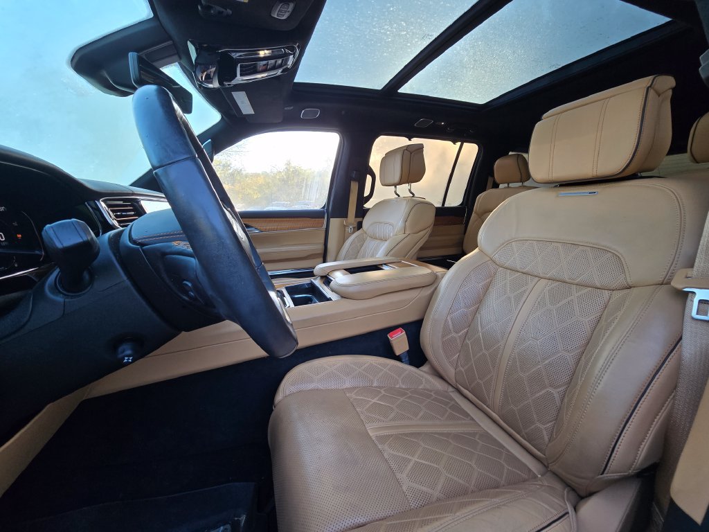 Used 2022 Jeep Grand Wagoneer Series III AWD/4WD image 19