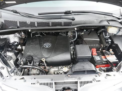 Used 2018 Toyota Sienna XLE w/ XLE Navigation Package image 23