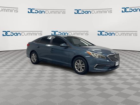 Used 2016 Hyundai Sonata SE FWD image 2