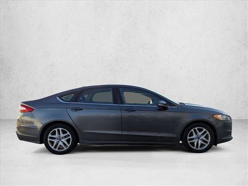 Used 2015 Ford Fusion SE image 4