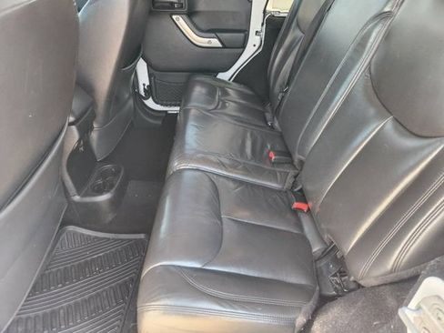 Used 2016 Jeep Wrangler Unlimited Sahara w/ Connectivity Group AWD/4WD image 26