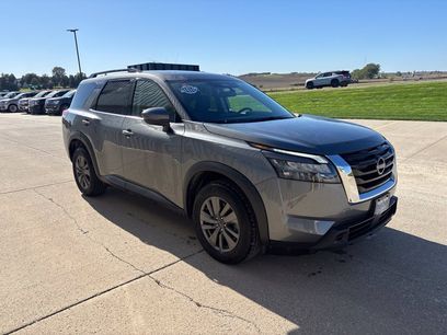 Used 2025 Nissan Pathfinder SV