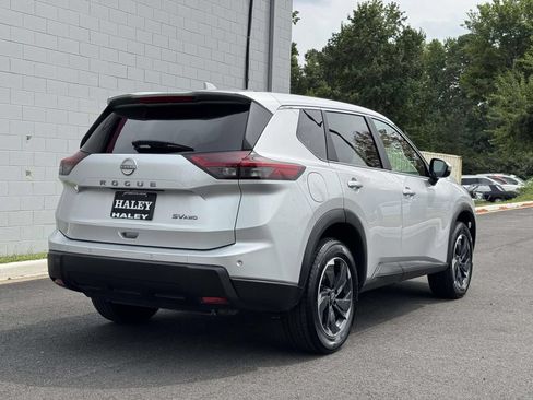 Used 2024 Nissan Rogue SV AWD/4WD image 21